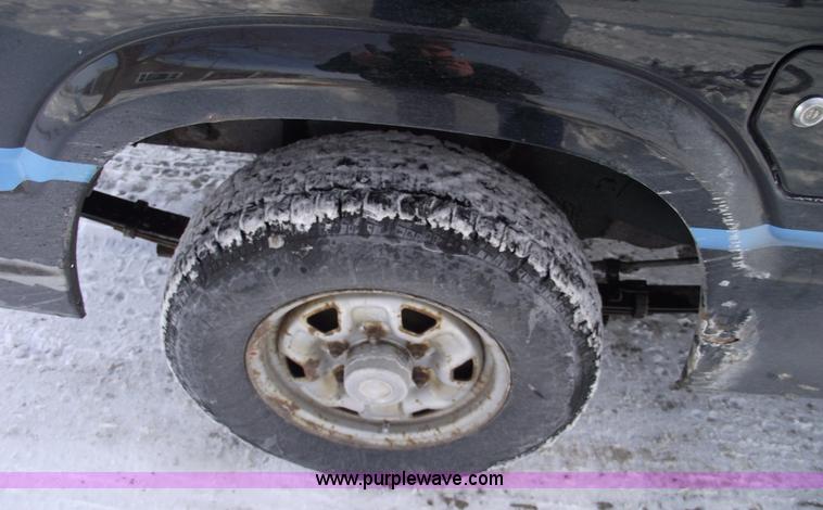 image for item 5421 1989 Mazda B2200 pickup truck