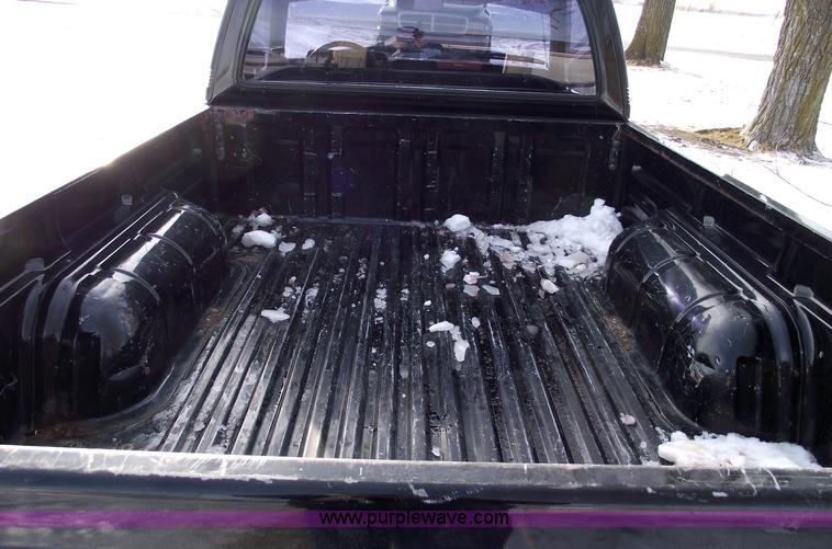 image for item 5421 1989 Mazda B2200 pickup truck