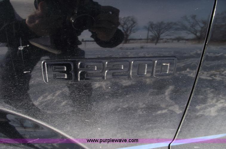 image for item 5421 1989 Mazda B2200 pickup truck