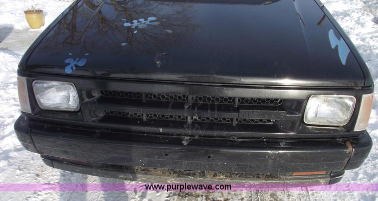 image for item 5421 1989 Mazda B2200 pickup truck