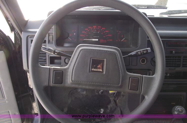 image for item 5421 1989 Mazda B2200 pickup truck