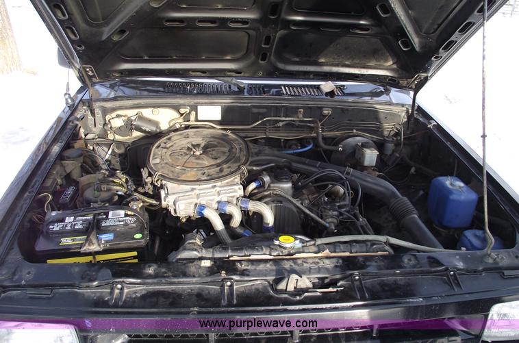 image for item 5421 1989 Mazda B2200 pickup truck