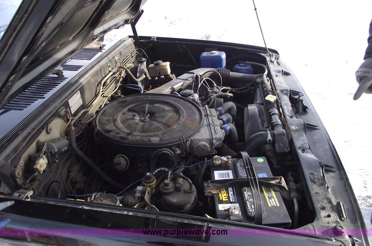 image for item 5421 1989 Mazda B2200 pickup truck