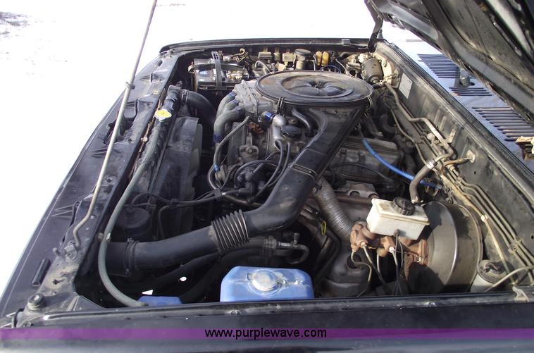 image for item 5421 1989 Mazda B2200 pickup truck