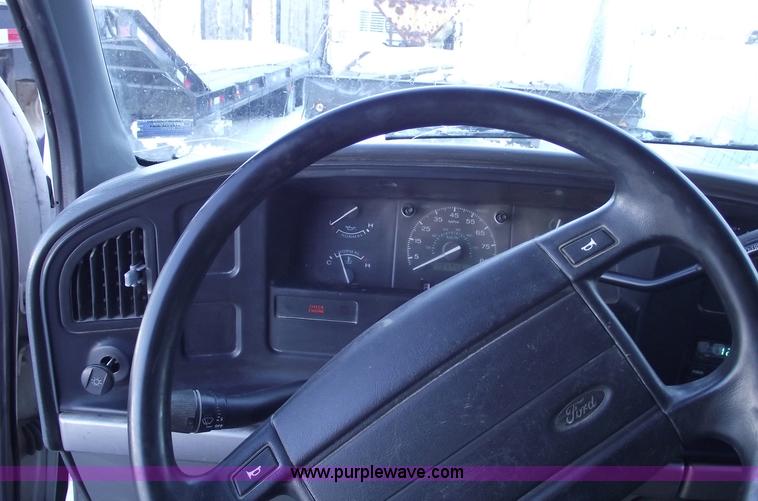 image for item 5489 1994 Ford E250 cargo van