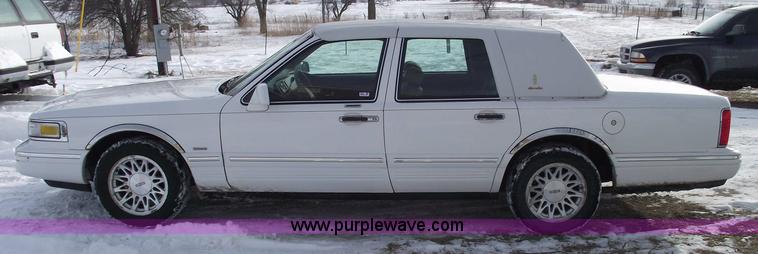 image for item 5519 1995 Lincoln Town Car Signature