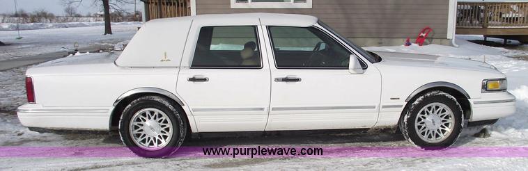 image for item 5519 1995 Lincoln Town Car Signature