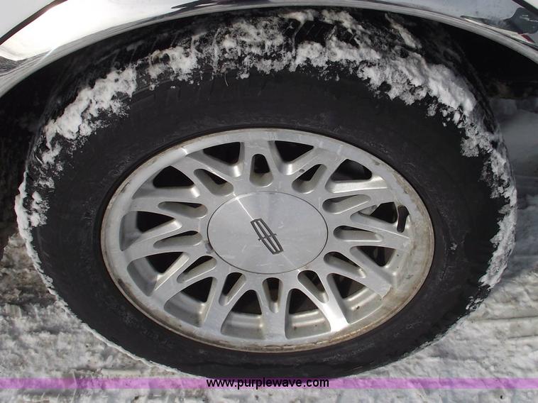 image for item 5519 1995 Lincoln Town Car Signature