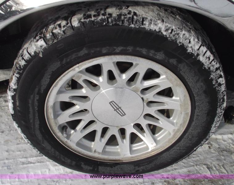 image for item 5519 1995 Lincoln Town Car Signature