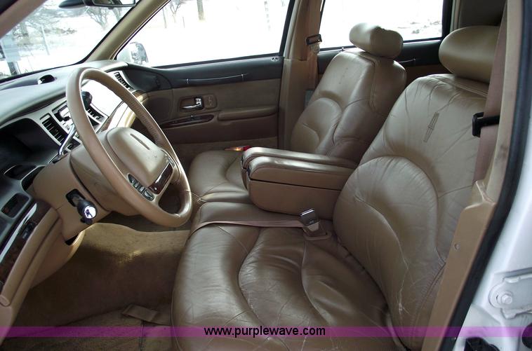 image for item 5519 1995 Lincoln Town Car Signature