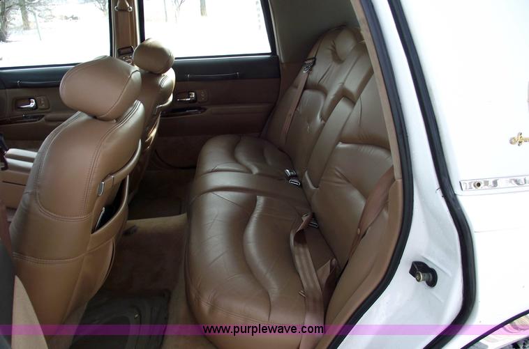 image for item 5519 1995 Lincoln Town Car Signature