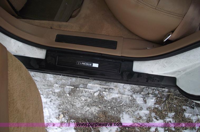 image for item 5519 1995 Lincoln Town Car Signature