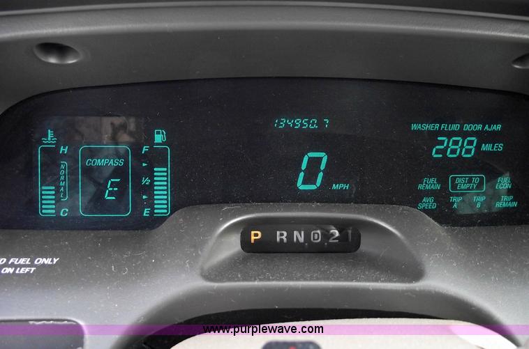 image for item 5519 1995 Lincoln Town Car Signature