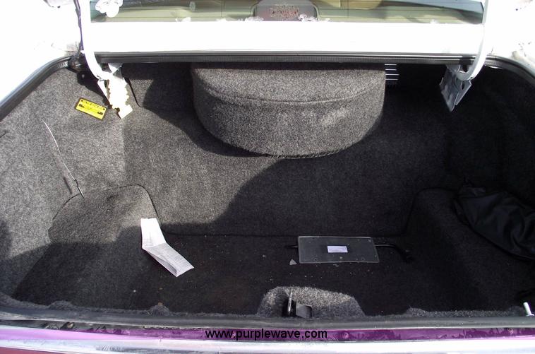 image for item 5519 1995 Lincoln Town Car Signature