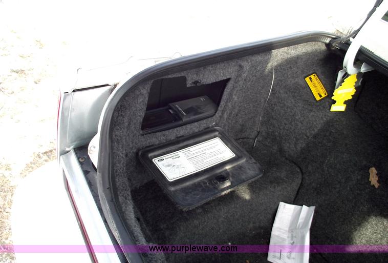 image for item 5519 1995 Lincoln Town Car Signature