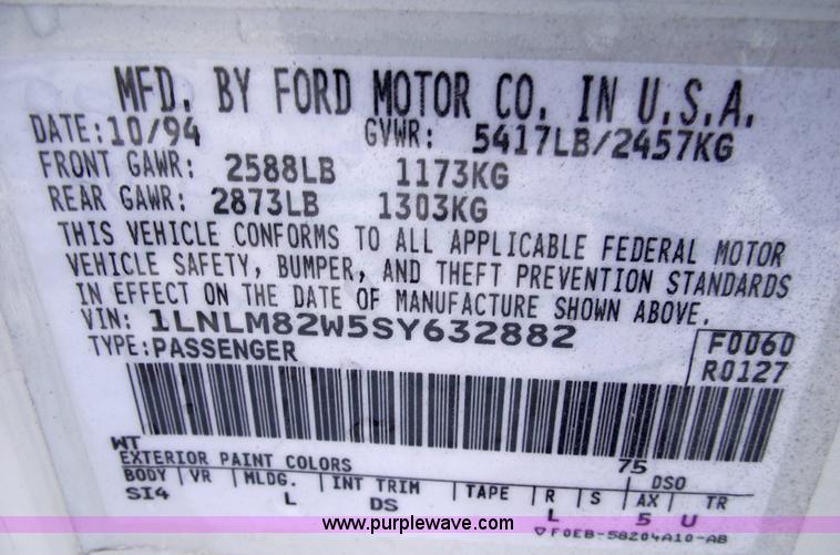 image for item 5519 1995 Lincoln Town Car Signature