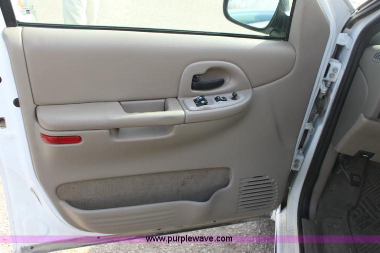 image for item 6080 2003 Oldsmobile Silhouette mini van