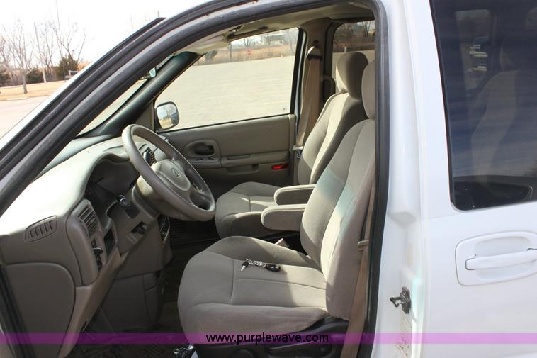 image for item 6080 2003 Oldsmobile Silhouette mini van