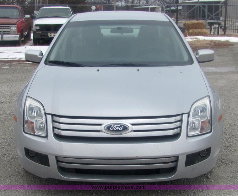 image for item 6836 2006 Ford Fusion SE