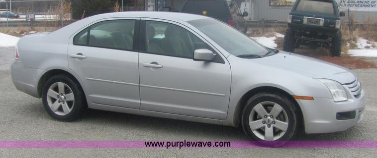 image for item 6836 2006 Ford Fusion SE