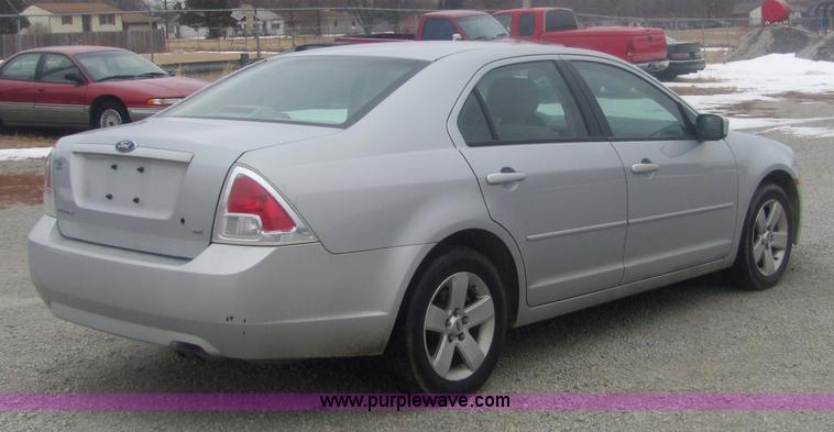 image for item 6836 2006 Ford Fusion SE