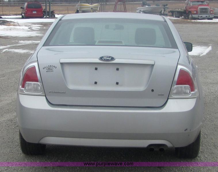 image for item 6836 2006 Ford Fusion SE