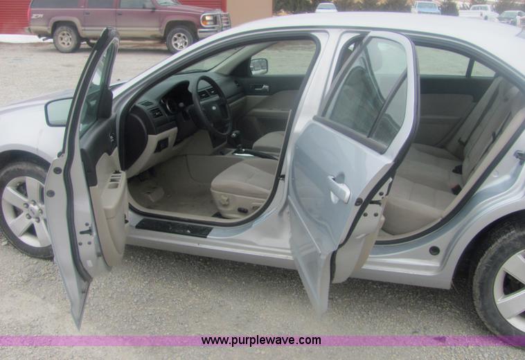 image for item 6836 2006 Ford Fusion SE