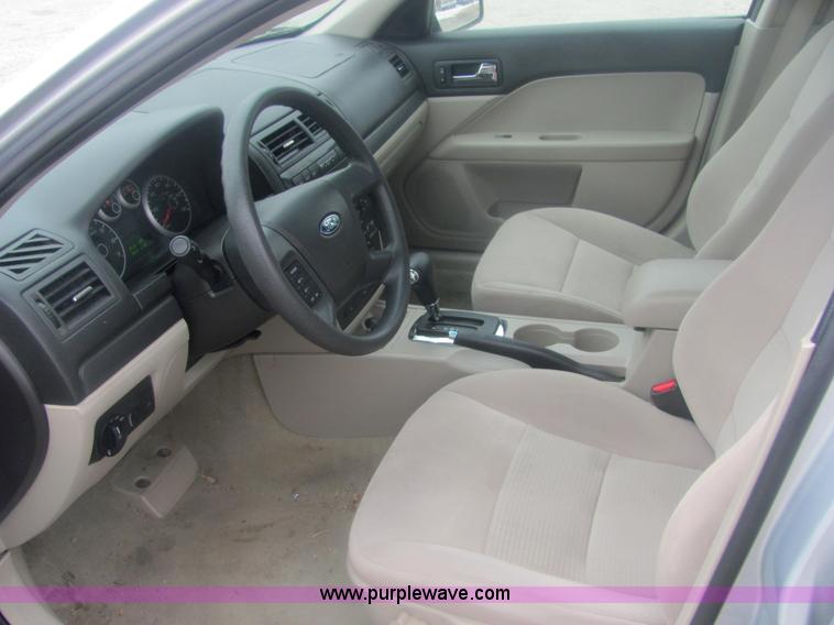 image for item 6836 2006 Ford Fusion SE