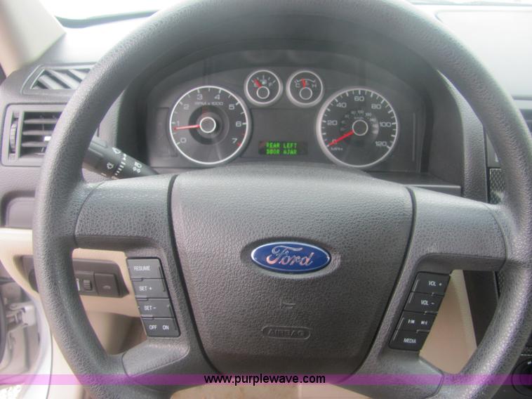 image for item 6836 2006 Ford Fusion SE