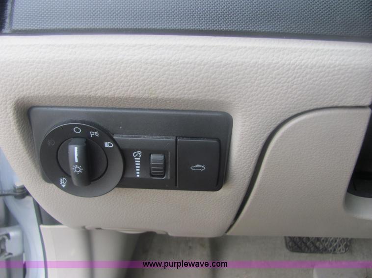 image for item 6836 2006 Ford Fusion SE