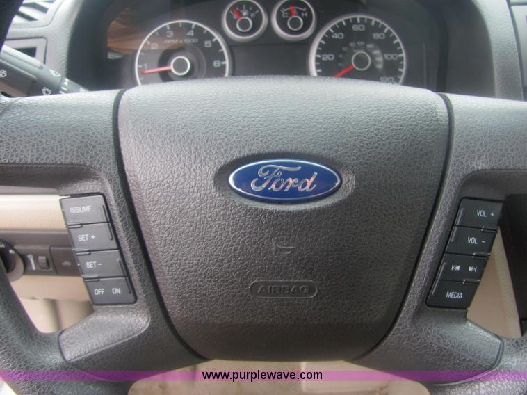 image for item 6836 2006 Ford Fusion SE