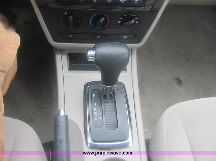 image for item 6836 2006 Ford Fusion SE