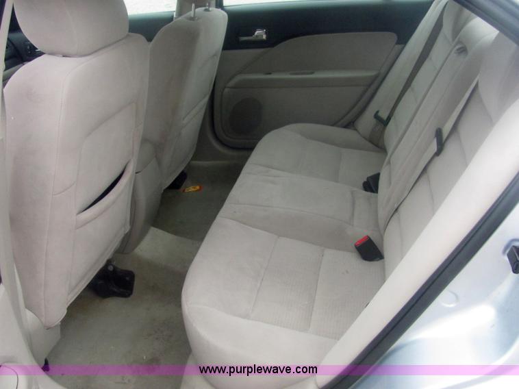 image for item 6836 2006 Ford Fusion SE