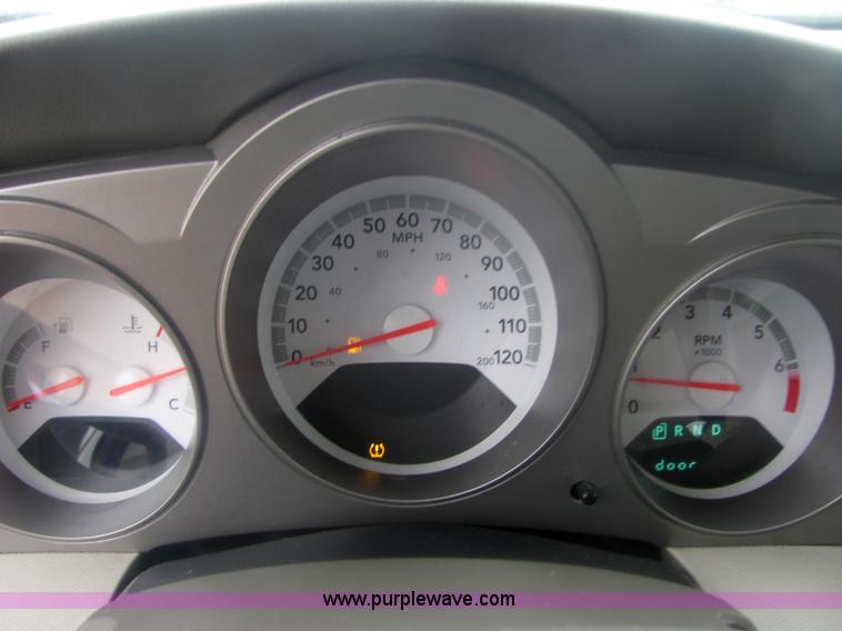 image for item 6838 2008 Dodge Avenger SE