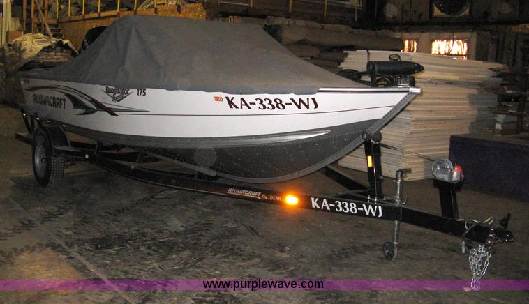 image for item 8208 2006 Alumacraft Dominator Sport 175 utility/fishing boat