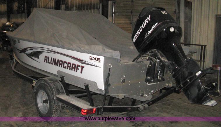 image for item 8208 2006 Alumacraft Dominator Sport 175 utility/fishing boat