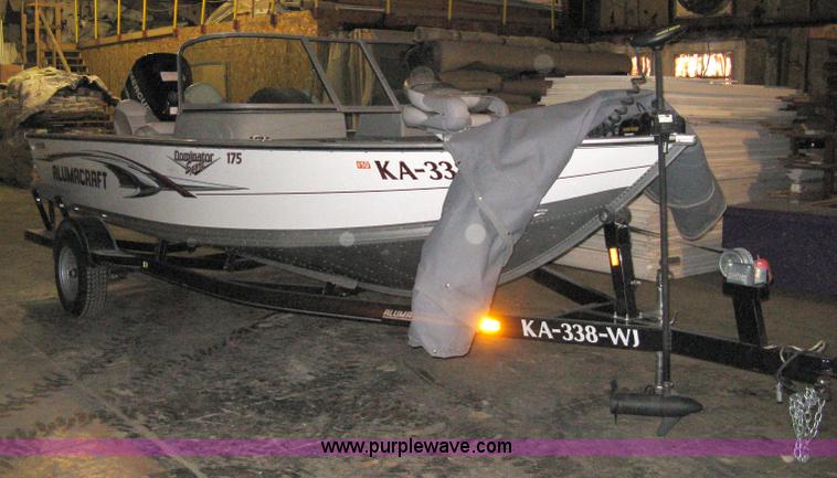 image for item 8208 2006 Alumacraft Dominator Sport 175 utility/fishing boat