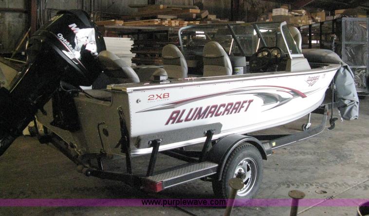 image for item 8208 2006 Alumacraft Dominator Sport 175 utility/fishing boat