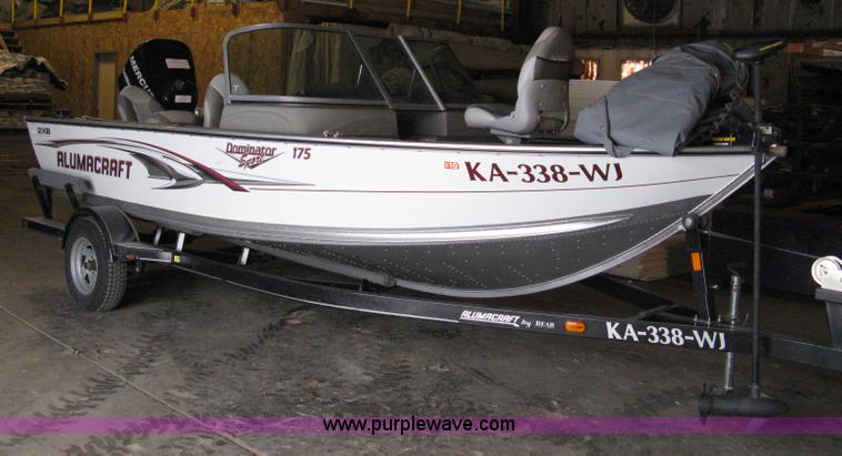 image for item 8208 2006 Alumacraft Dominator Sport 175 utility/fishing boat