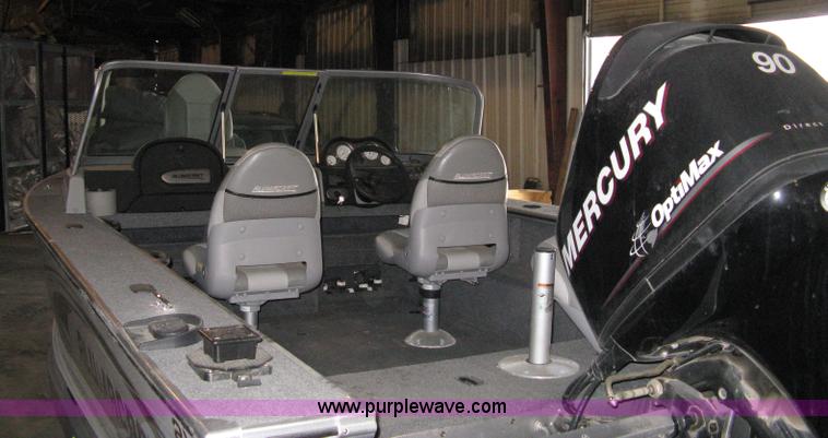 image for item 8208 2006 Alumacraft Dominator Sport 175 utility/fishing boat