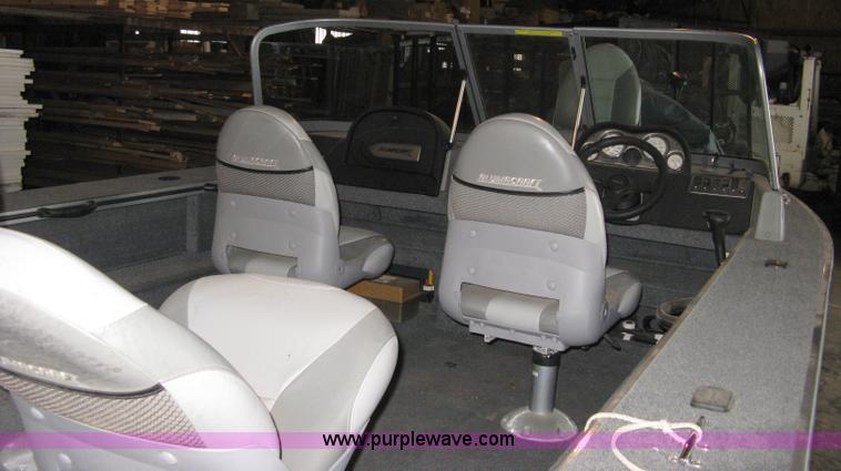 image for item 8208 2006 Alumacraft Dominator Sport 175 utility/fishing boat