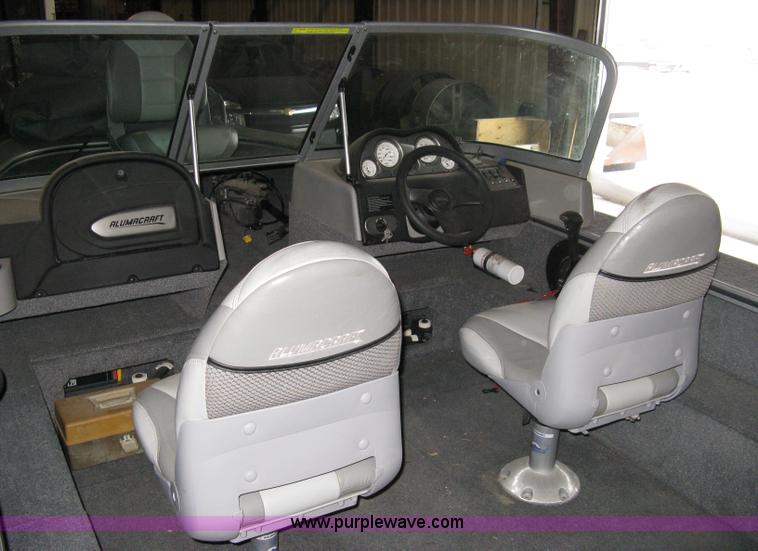 image for item 8208 2006 Alumacraft Dominator Sport 175 utility/fishing boat