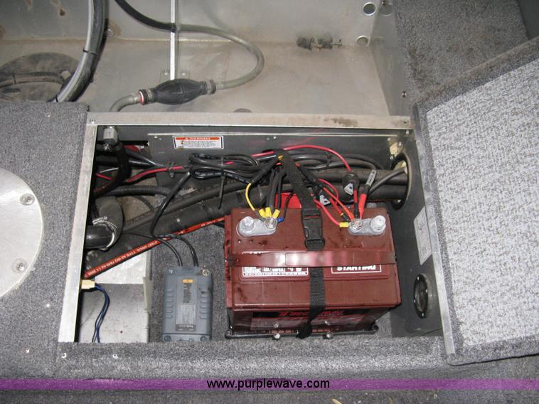 image for item 8208 2006 Alumacraft Dominator Sport 175 utility/fishing boat