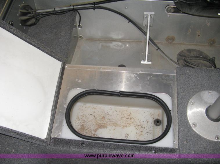 image for item 8208 2006 Alumacraft Dominator Sport 175 utility/fishing boat