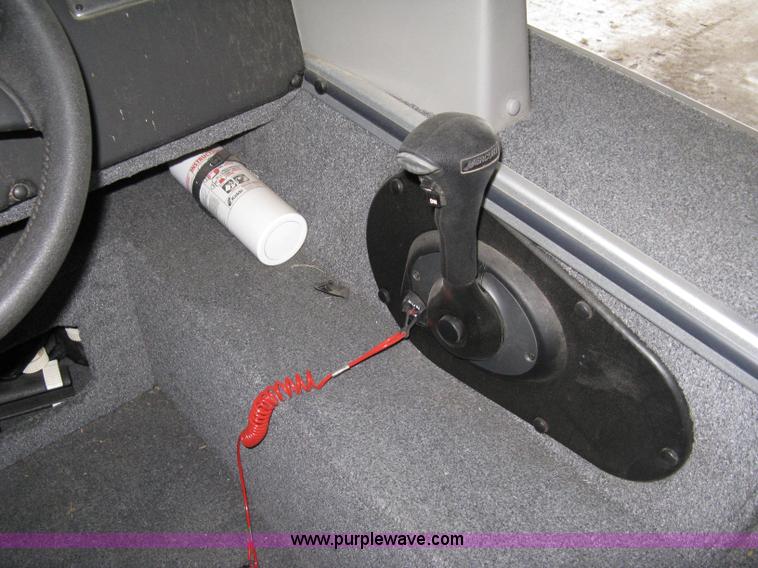 image for item 8208 2006 Alumacraft Dominator Sport 175 utility/fishing boat