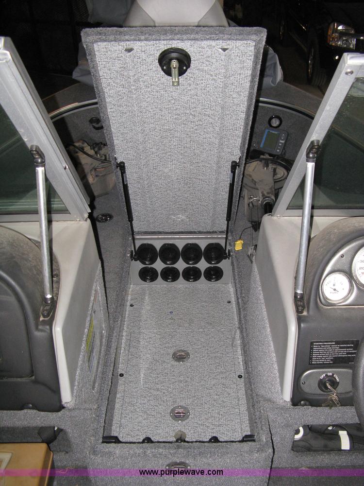 image for item 8208 2006 Alumacraft Dominator Sport 175 utility/fishing boat