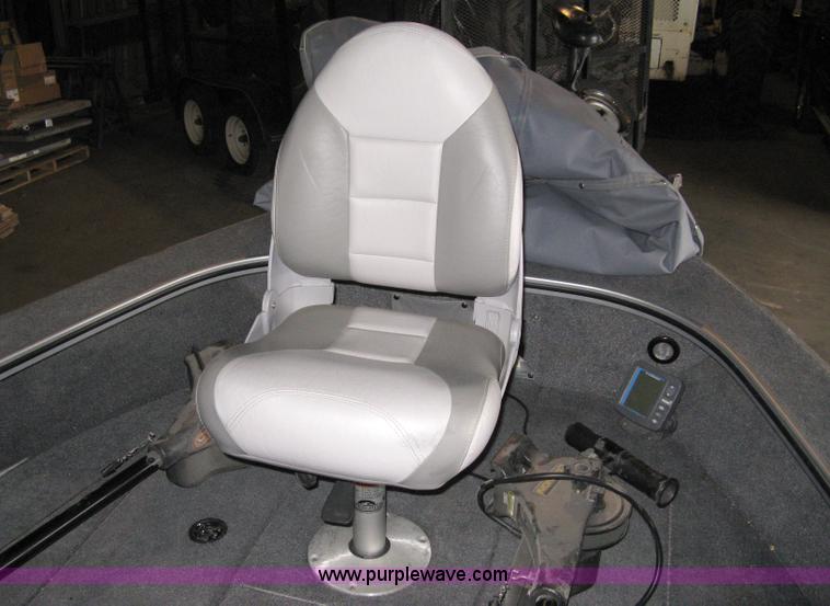 image for item 8208 2006 Alumacraft Dominator Sport 175 utility/fishing boat