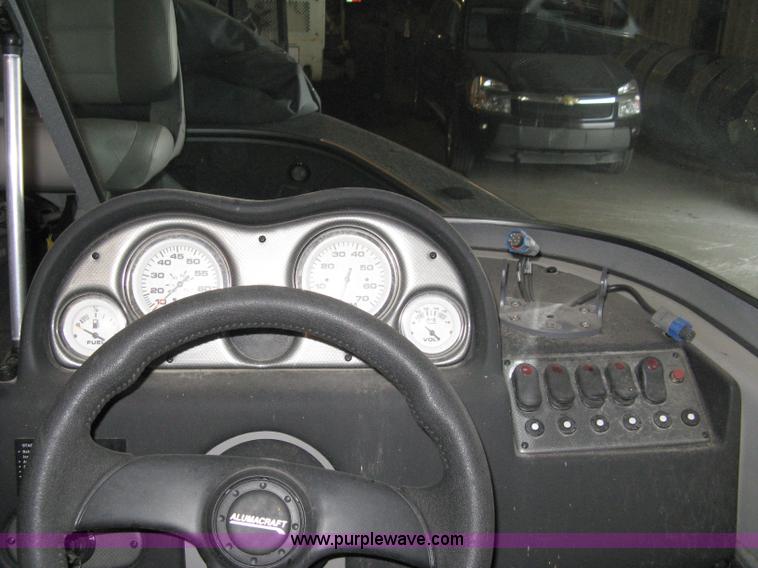 image for item 8208 2006 Alumacraft Dominator Sport 175 utility/fishing boat