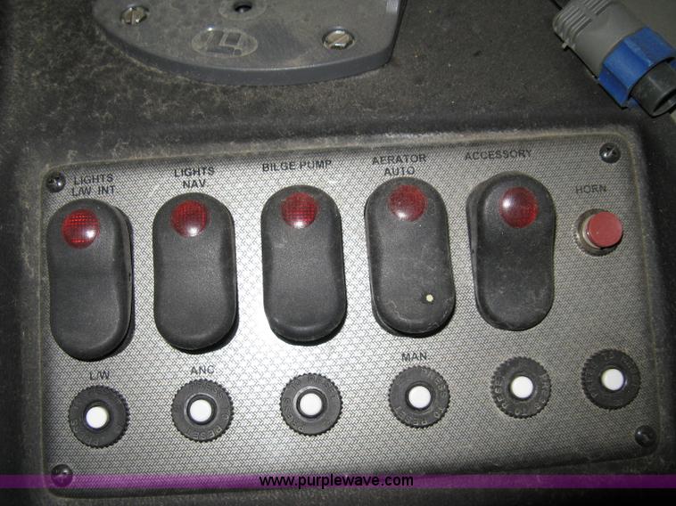 image for item 8208 2006 Alumacraft Dominator Sport 175 utility/fishing boat