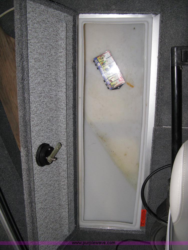 image for item 8208 2006 Alumacraft Dominator Sport 175 utility/fishing boat